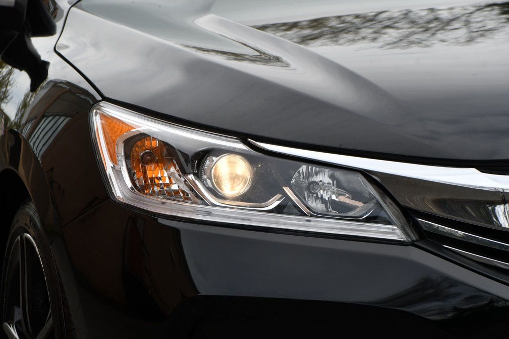 2017 Honda Accord Sport photo 5