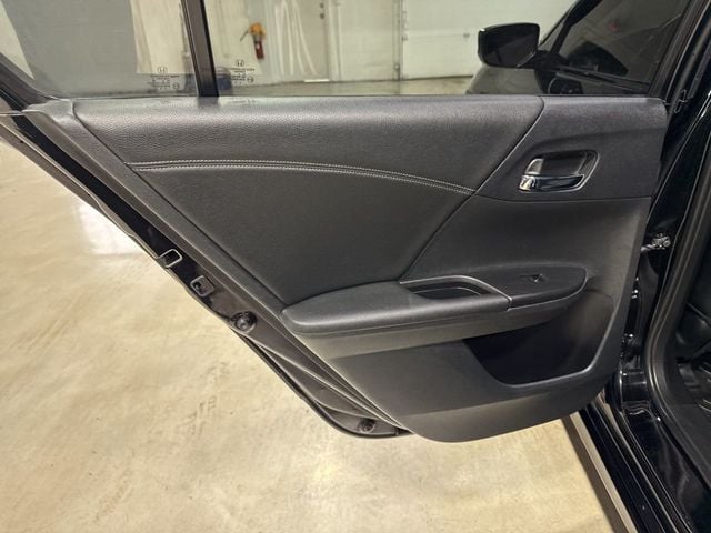 2017 Honda Accord Sedan Sport CVT - 22987594 - 28