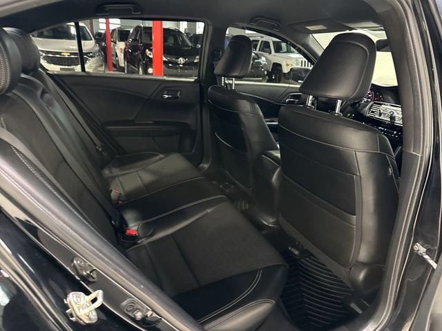 2017 Honda Accord Sedan Sport CVT - 22987594 - 31