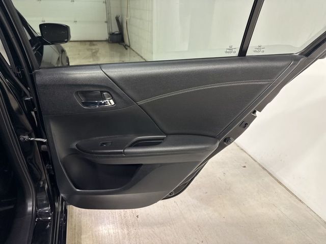 2017 Honda Accord Sedan Sport CVT - 22987594 - 33