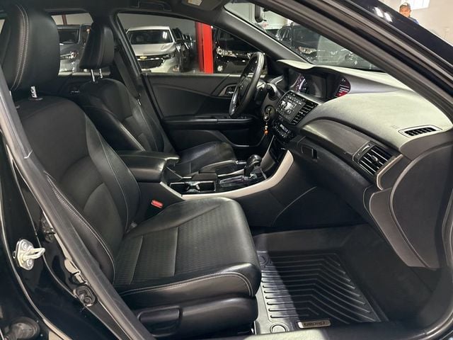 2017 Honda Accord Sedan Sport CVT - 22987594 - 34