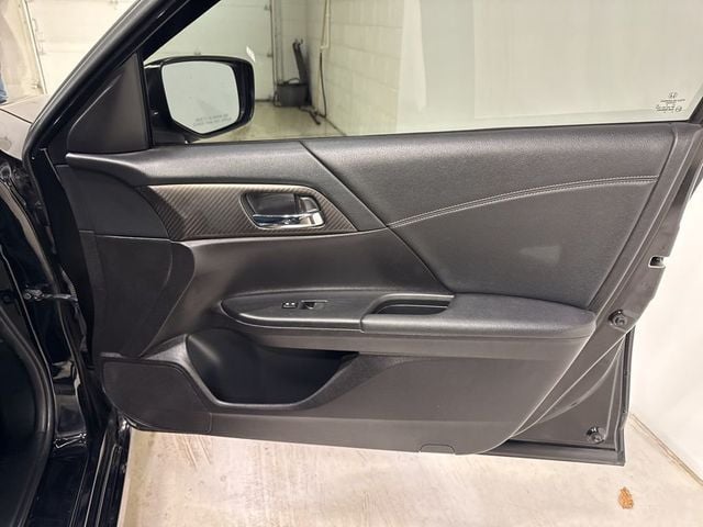 2017 Honda Accord Sedan Sport CVT - 22987594 - 37