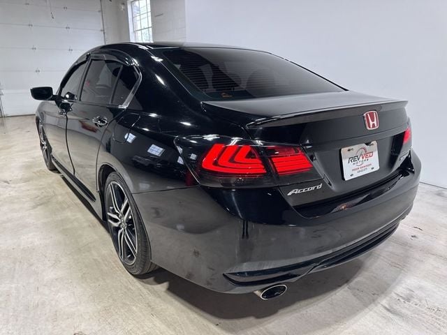 2017 Honda Accord Sedan Sport CVT - 22987594 - 4