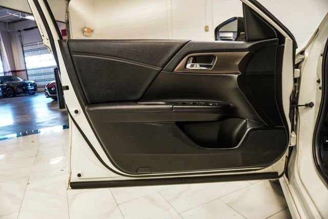 2017 Honda Accord Sedan Sport CVT - 22995603 - 16