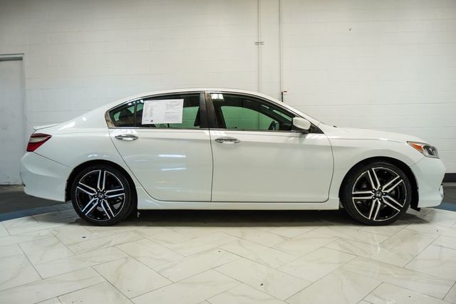 2017 Honda Accord Sedan Sport CVT - 22995603 - 30