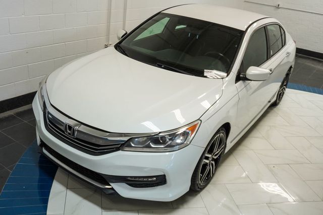 2017 Honda Accord Sedan Sport CVT - 22995603 - 37