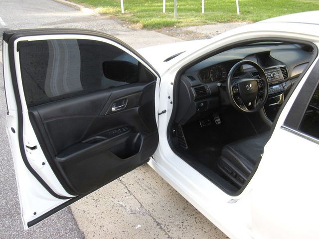 2017 Honda Accord Sedan Sport SE CVT - 23098181 - 16
