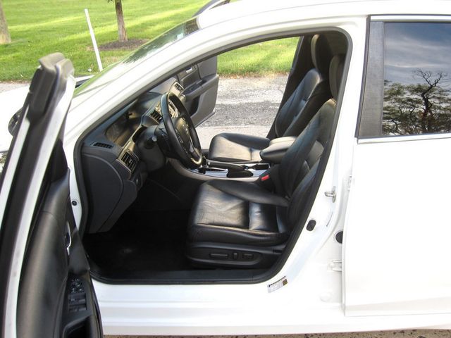 2017 Honda Accord Sedan Sport SE CVT - 23098181 - 17