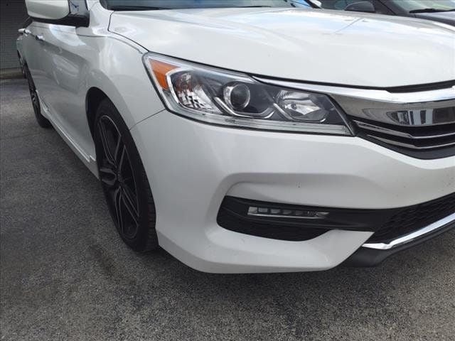 2017 Honda Accord Sedan Sport SE CVT - 22656101 - 17