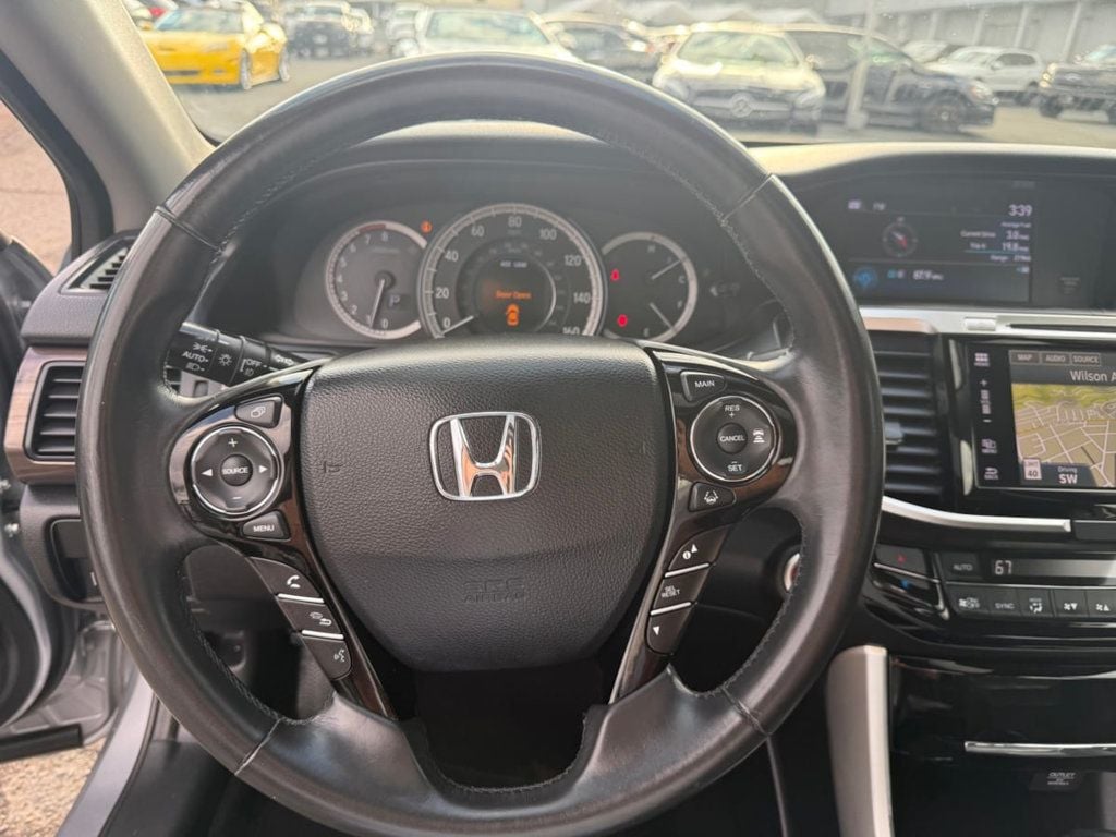 2017 Honda Accord Sedan Touring Automatic - 22761869 - 20