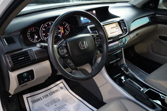 2017 Honda Accord Sedan Touring Automatic - 22811957 - 13