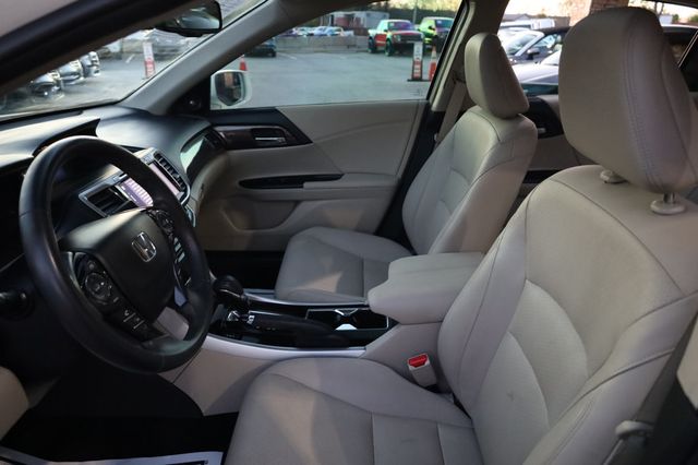 2017 Honda Accord Sedan Touring Automatic - 22811957 - 14
