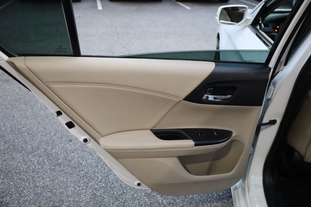 2017 Honda Accord Sedan Touring Automatic - 22811957 - 16