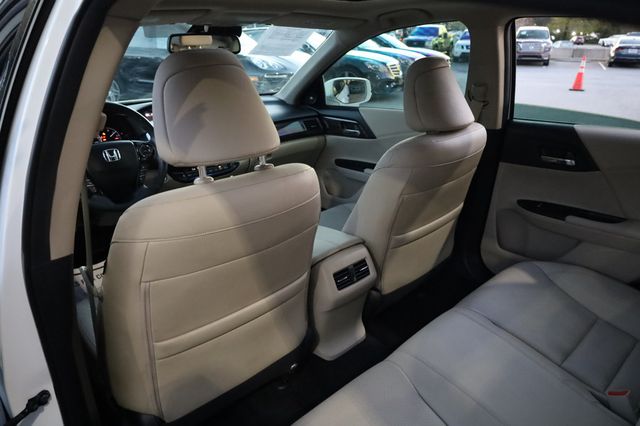 2017 Honda Accord Sedan Touring Automatic - 22811957 - 17
