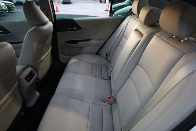 2017 Honda Accord Sedan Touring Automatic - 22811957 - 18