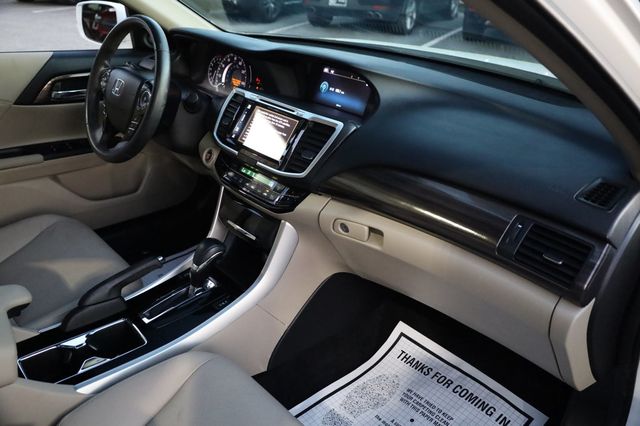 2017 Honda Accord Sedan Touring Automatic - 22811957 - 27