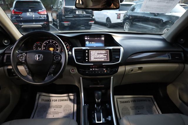 2017 Honda Accord Sedan Touring Automatic - 22811957 - 28