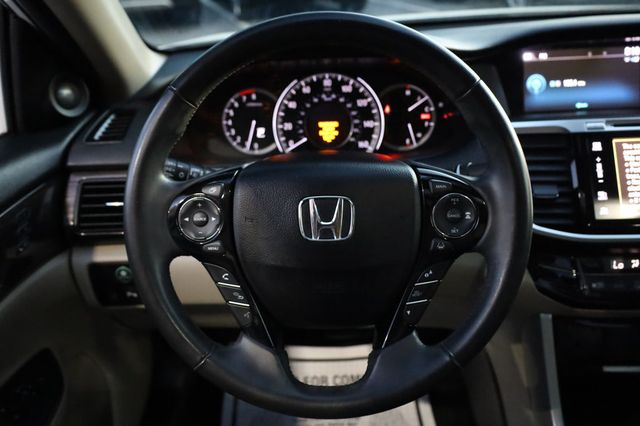 2017 Honda Accord Sedan Touring Automatic - 22811957 - 29
