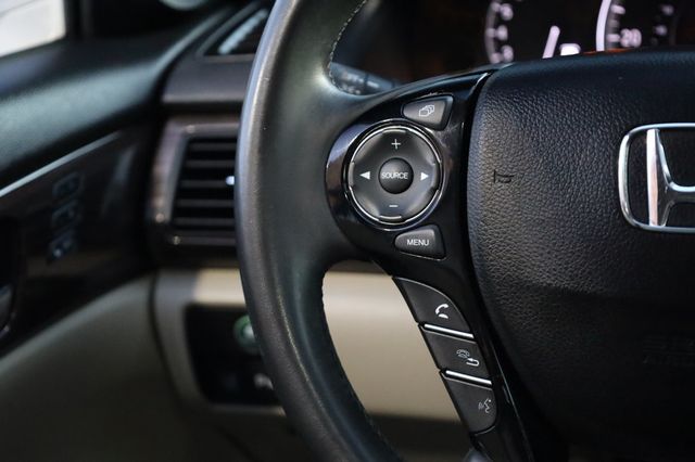 2017 Honda Accord Sedan Touring Automatic - 22811957 - 30