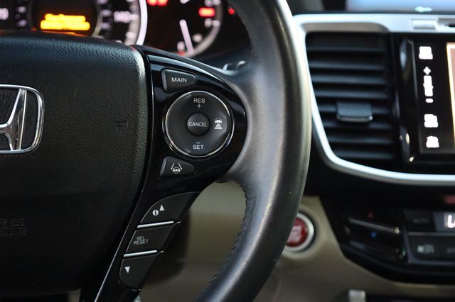 2017 Honda Accord Sedan Touring Automatic - 22811957 - 31