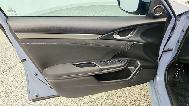 2017 Honda Civic Hatchback EX CVT - 23028927 - 9