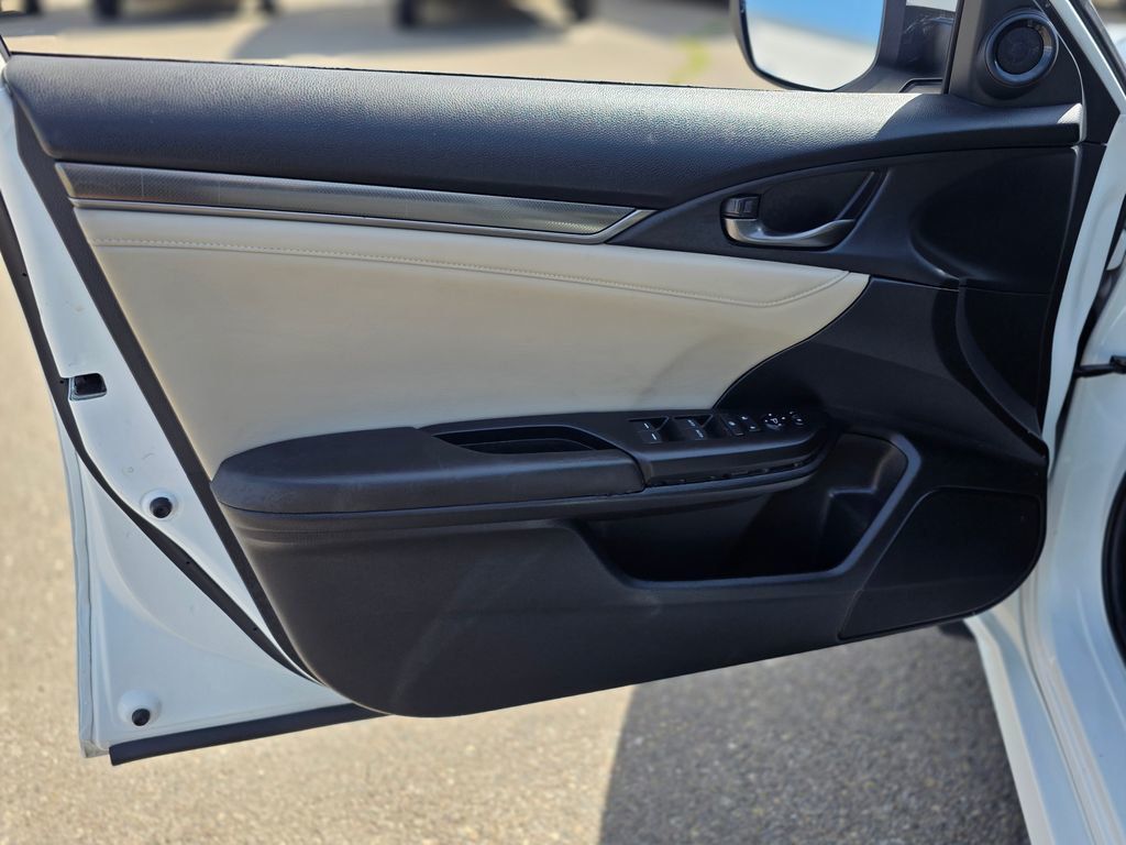 2017 Honda Civic Hatchback EX-L - 22989496 - 20