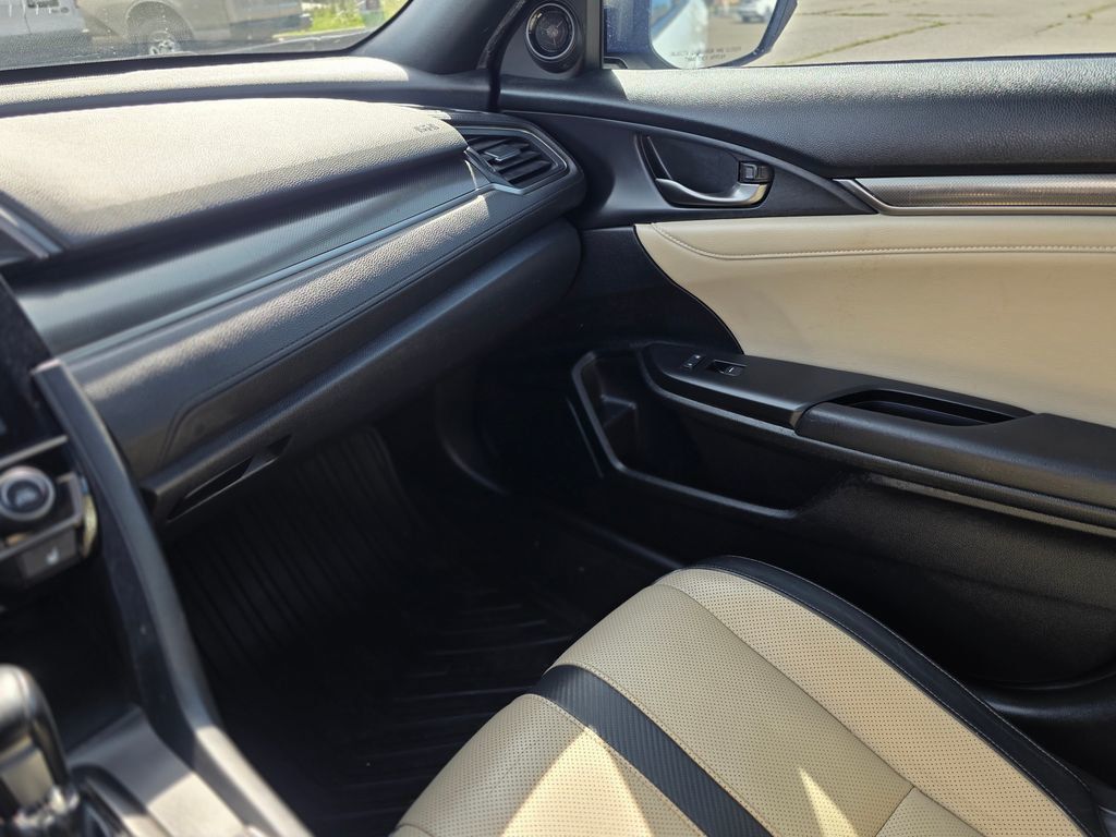 2017 Honda Civic Hatchback EX-L - 22989496 - 31