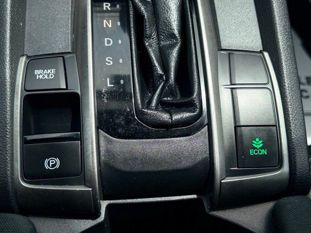 2017 Honda Civic Hatchback LX CVT - 23032549 - 33