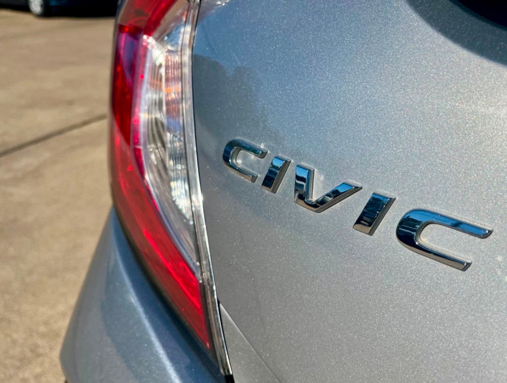 2017 Honda Civic Hatchback LX CVT - 22235998 - 38