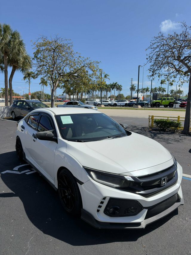 2017 Honda Civic Hatchback LX - Modified - 23014382 - 4