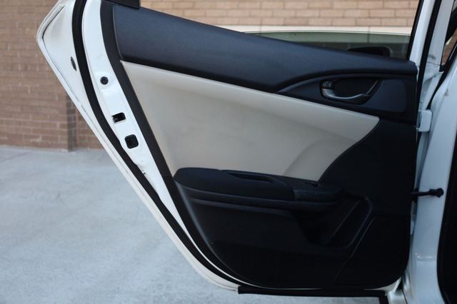 2017 Honda Civic Hatchback Sport - 23097620 - 18