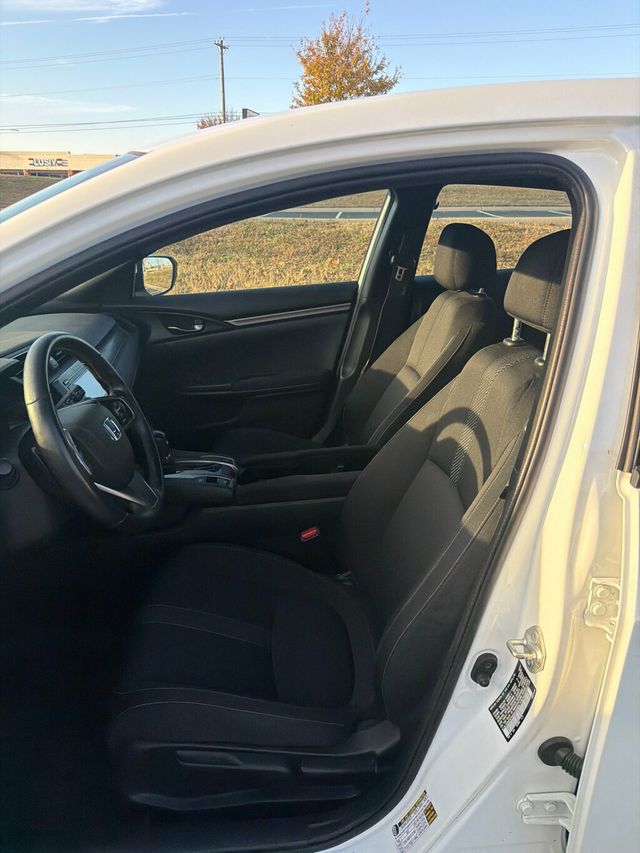 2017 Honda Civic Hatchback Sport CVT - 22946159 - 9