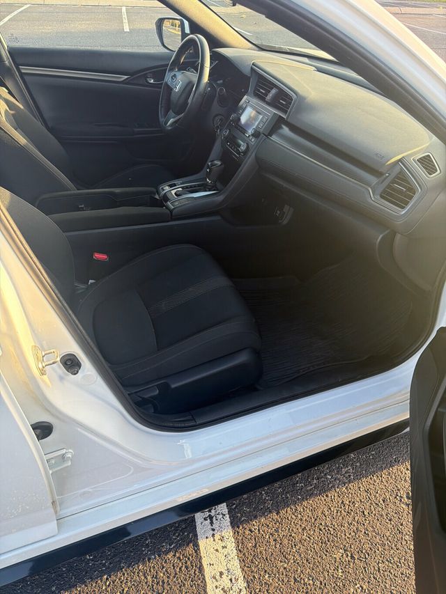 2017 Honda Civic Hatchback Sport CVT - 22946159 - 11