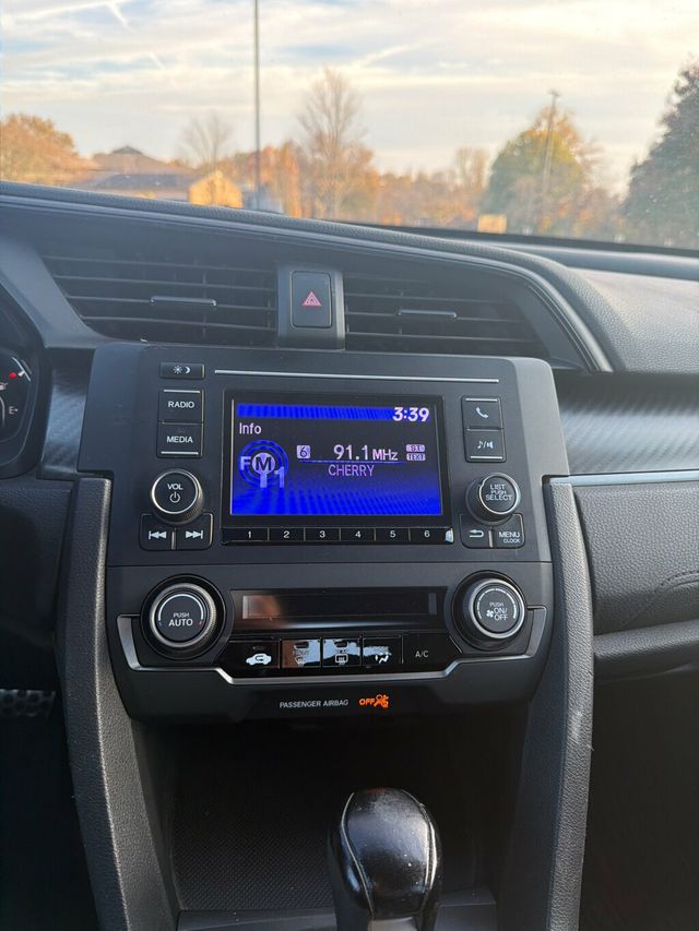 2017 Honda Civic Hatchback Sport CVT - 22946159 - 16