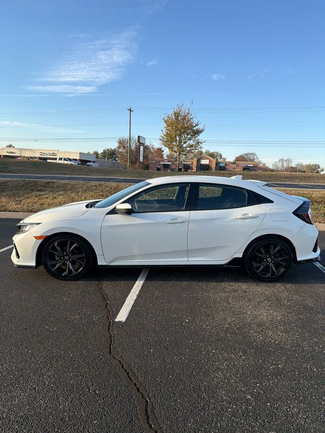 2017 Honda Civic Hatchback Sport CVT - 22946159 - 6