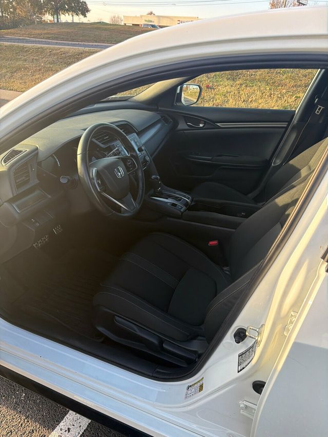 2017 Honda Civic Hatchback Sport CVT - 22946159 - 8