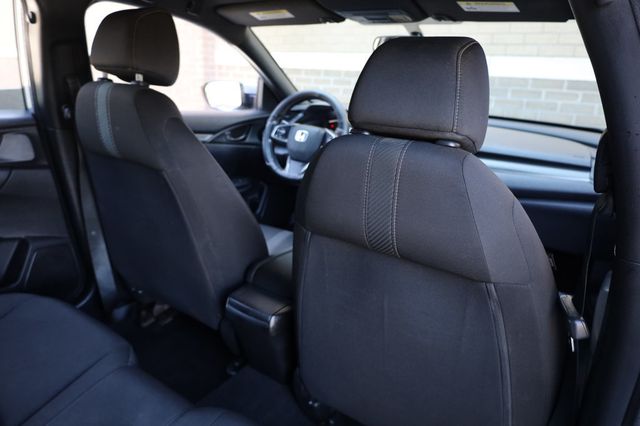 2017 Honda Civic Hatchback Sport CVT - 22947446 - 28