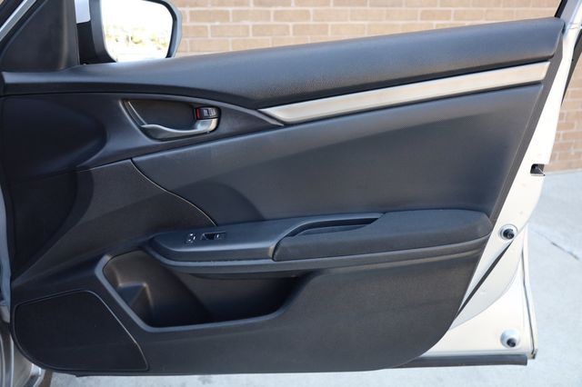 2017 Honda Civic Hatchback Sport CVT - 22947446 - 29