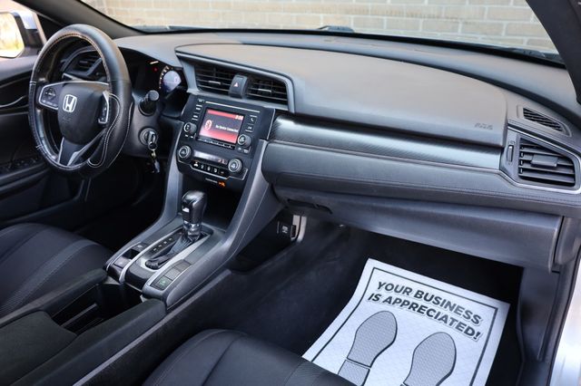 2017 Honda Civic Hatchback Sport CVT - 22947446 - 32