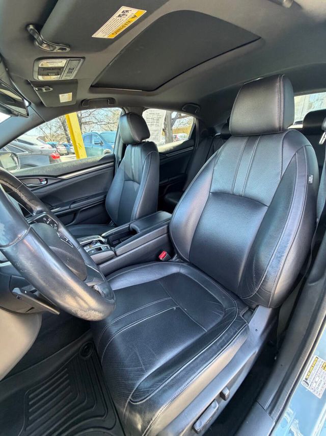 2017 Honda Civic Hatchback Sport Touring CVT - 22982292 - 6