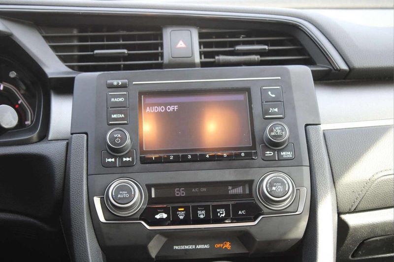 2017 Honda Civic Sedan LX CVT - 22926393 - 18