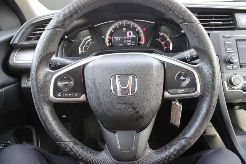2017 Honda Civic Sedan LX CVT - 22926393 - 19