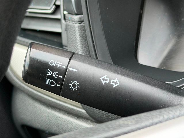 2017 Honda CR-V LX AWD - 23005607 - 32