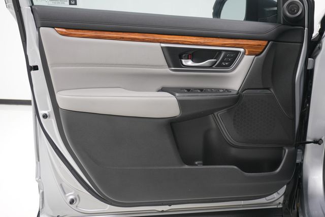 2017 Honda CR-V Touring 2WD - 23007728 - 11