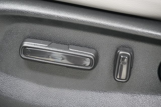 2017 Honda CR-V Touring 2WD - 23007728 - 12