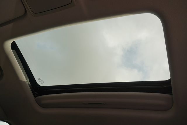 2017 Honda CR-V Touring 2WD - 23007728 - 17