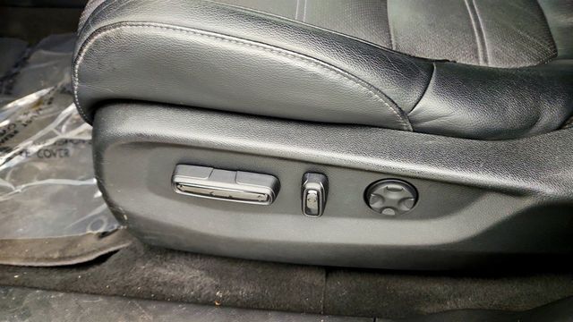 2017 Honda CR-V Touring AWD - 23032831 - 11