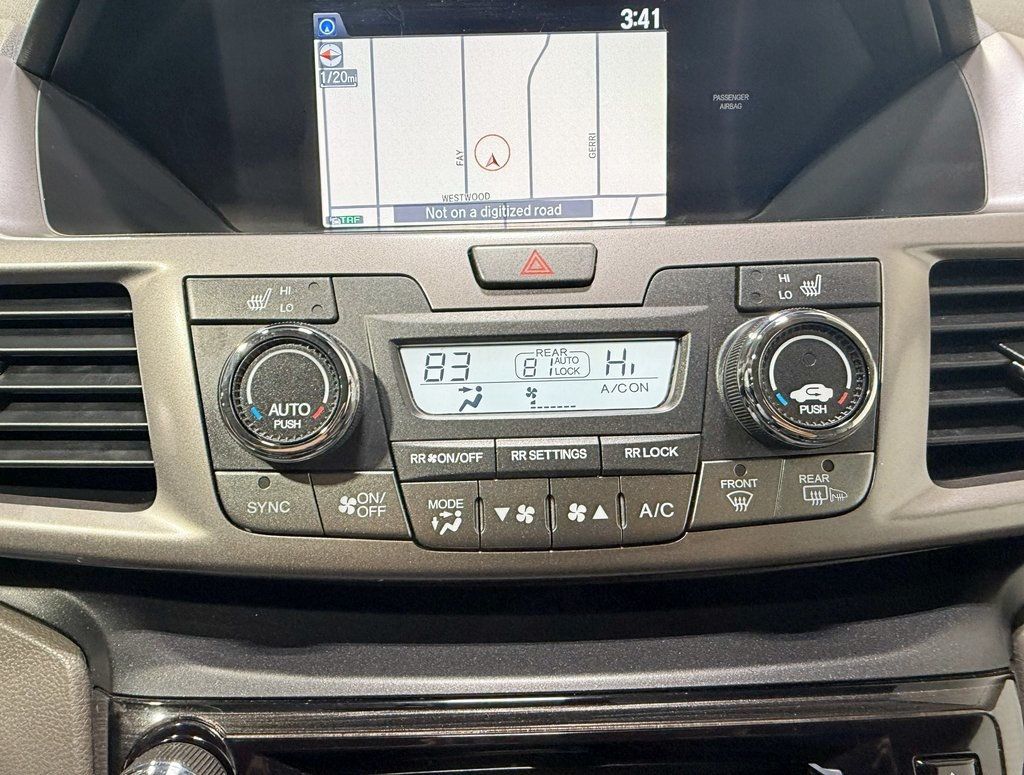 2017 Honda Odyssey Touring - 22961609 - 17
