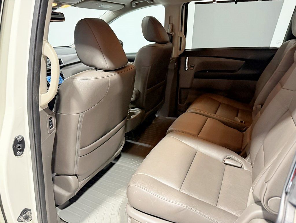 2017 Honda Odyssey Touring - 22961609 - 39