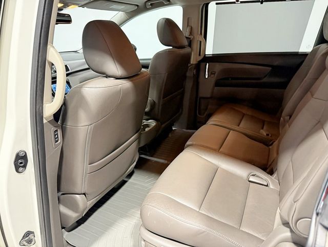 2017 Honda Odyssey Touring - 22961609 - 39